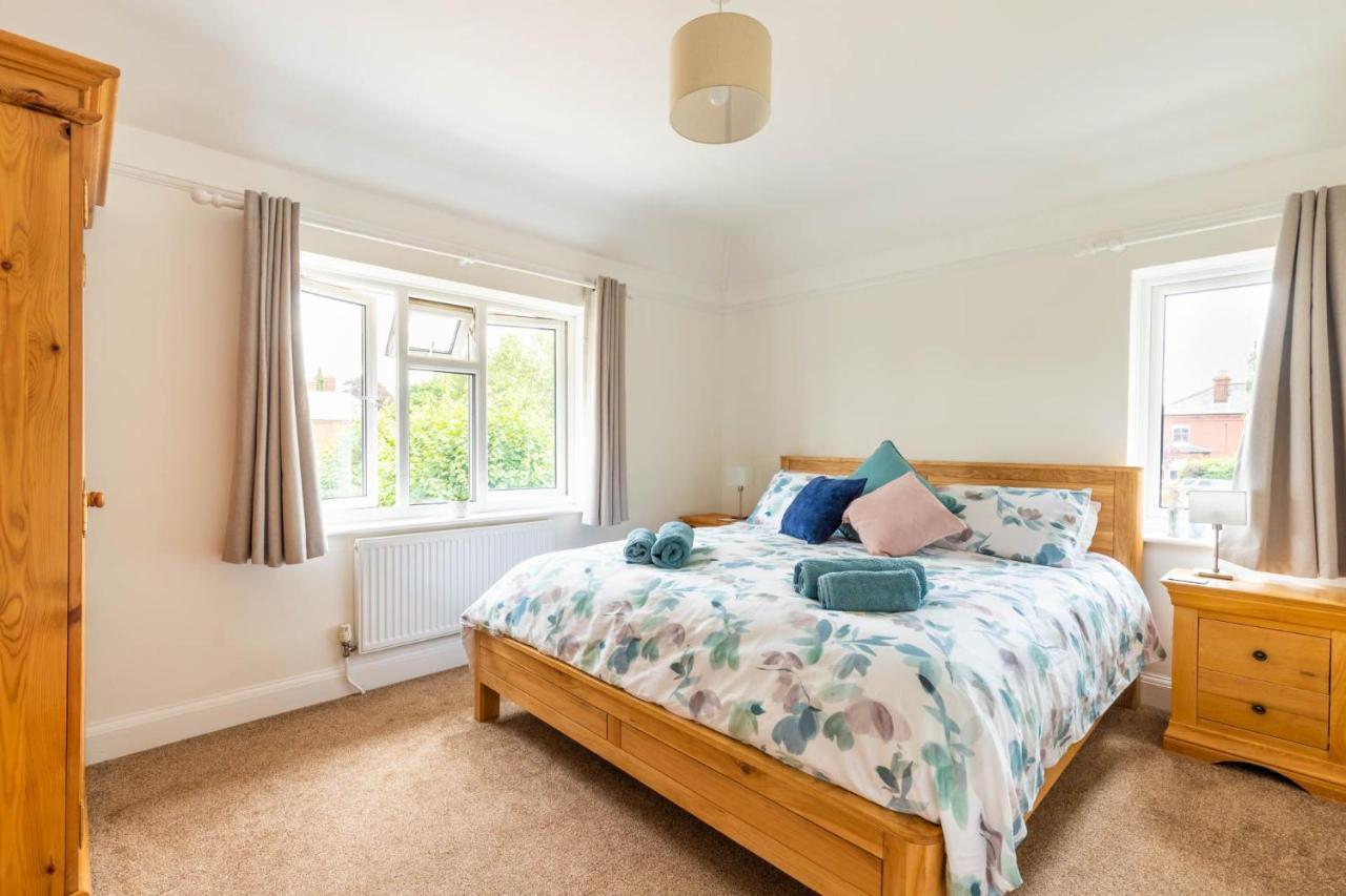 Host & - St Clements House